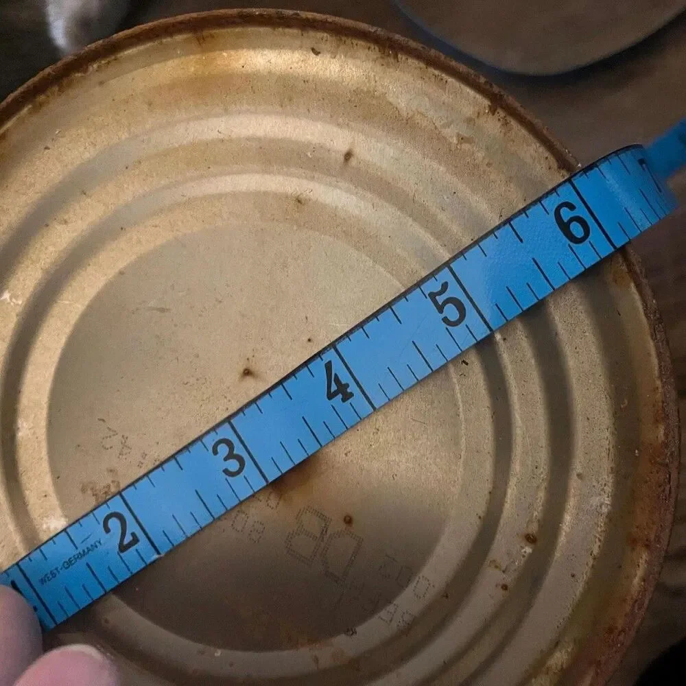 Unbranded rusty tin